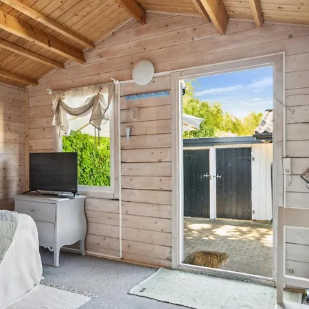 2 Bedroom Cozy In Semesterbostad