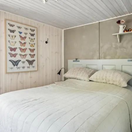 2 Bedroom Cozy In