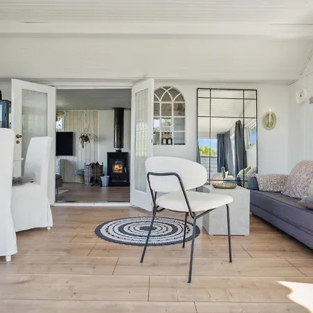 2 Bedroom Cozy In