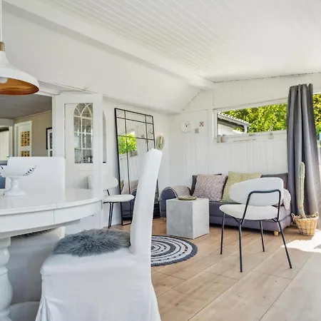 2 Bedroom Cozy In オテルプ